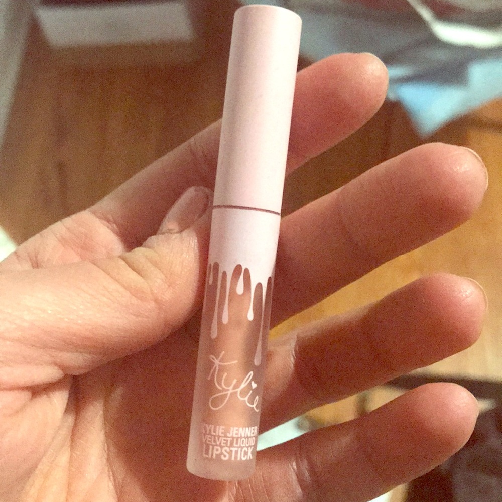 Kylie Nude/Pink Velvet Lip Color